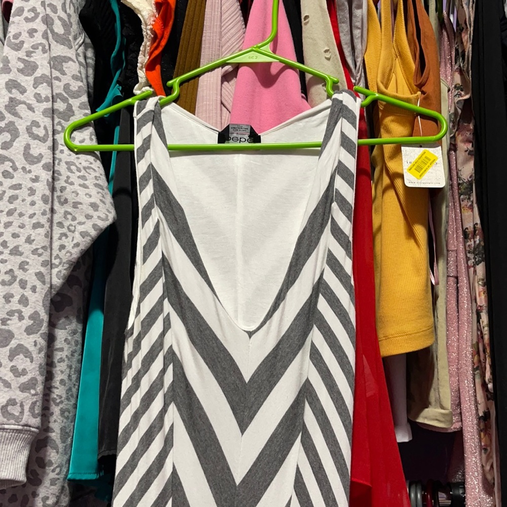 Adorable form fitting dress. Hugs your curves. Worn to a wedding once! BeBe